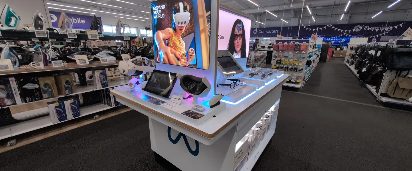 Meta Quest VR headset and Ray-Ban Meta glasses display, "Expand your world"